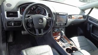 Volkswagen Touareg 3.0tsi hybrid  leer navi picture 10