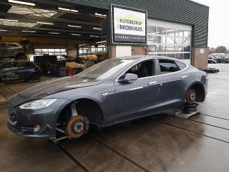 Schade motor Tesla Model S Model S, Liftback, 2012 85 2015/1