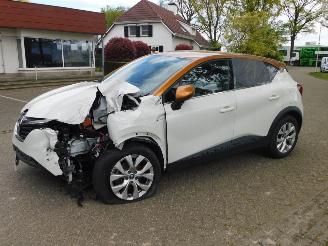 Damaged car Renault Captur  2020/12