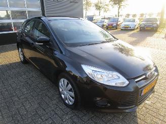 Ford Focus 1.0 EcoBoost Trend 5drs picture 7