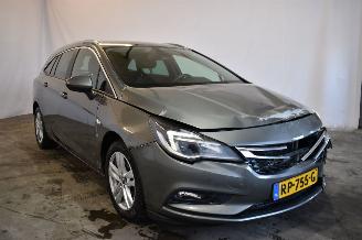 uszkodzony samochody osobowe Opel Astra SPORTS TOURER 1.6 CDTI 2018/1