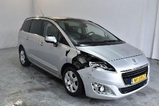 Salvage car Peugeot 5008 1.6 e-HDi Style 5p. 2014/3