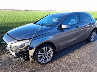 danneggiata veicoli commerciali Mercedes A-klasse A180 2016/11