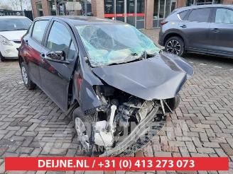 Coche accidentado Toyota Yaris Yaris III (P13), Hatchback, 2010 / 2020 1.0 12V VVT-i 2015/6