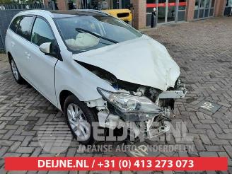 uszkodzony samochody osobowe Toyota Auris Touring Sports Auris Touring Sports (E18), Combi, 2013 / 2018 1.8 16V Hybrid 2014/10