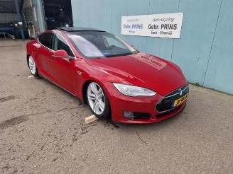 Damaged car Tesla Model S Model S, Liftback, 2012 70D 2016/3