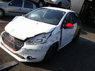Coche accidentado Peugeot 208  2013/1