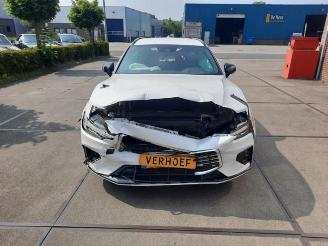 damaged passenger cars Volvo V-60 V60 II (ZW), Combi, 2018 2.0 T4 16V 2020/1