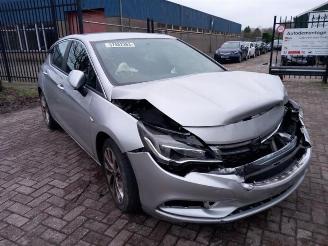 Voiture accidenté Opel Astra Astra K, Hatchback 5-drs, 2015 / 2022 1.0 Turbo 12V 2016/10