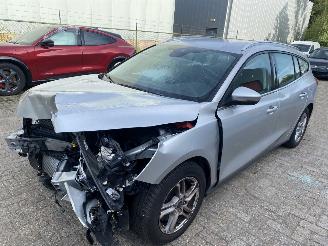 damaged scooters Ford Focus Wagon 1.0 Ecoboost Trend Edition Business 2020/3