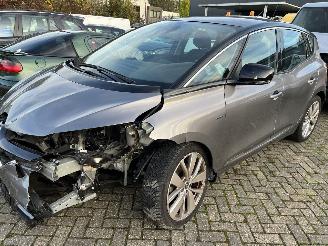 Vaurioauto  passenger cars Renault Scenic 1.3 TCE Limited  ( 28513 Km ) 2019/11