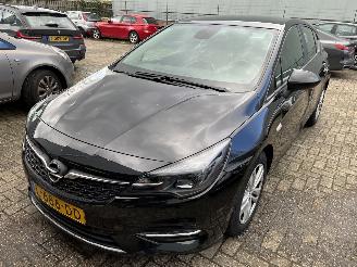 krockskadad bil motor Opel Astra 1.2 Edition   HB 2021/4