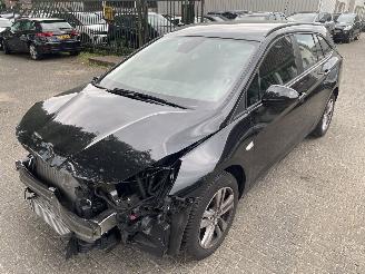 uszkodzony samochody osobowe Opel Astra Sports Tourer 1.2 Turbo 2021/6