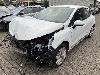 demontáž osobní automobily Renault Clio Etech Hybride 1.6 Automaat Business Zen 2021/2