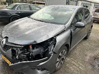 uszkodzony samochody osobowe Renault Clio 1.0 TCe Evolution 2023/6