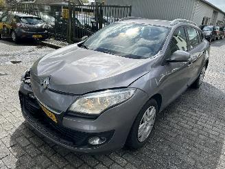Voiture accidenté Renault Mégane Stationcar  1.5 DCI 2012/8