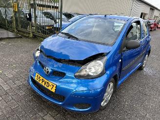 uszkodzony samochody osobowe Toyota Aygo 1.0   3 Drs 2011/4