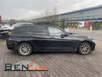 krockskadad bil auto BMW 3-serie  2014/3