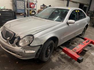 uszkodzony samochody osobowe Mercedes E-klasse E (W211), Sedan, 2002 / 2008 2.7 E-270 CDI 20V 2006/8