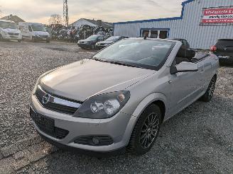 damaged passenger cars Opel Astra Twin Top Cabrio 1.6 2006/7