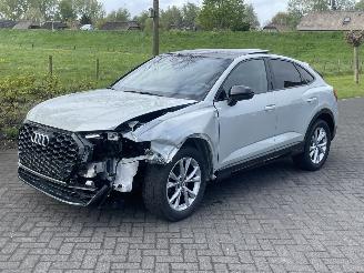Voiture accidenté Audi Q3 Sprtback S-Line 35 1.5 TFSI 2020/3
