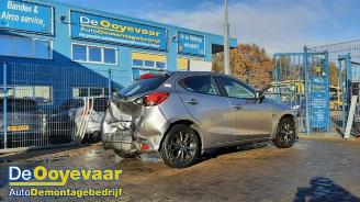 uszkodzony samochody osobowe Mazda 2 2 (DJ/DL), Hatchback, 2014 1.5 SkyActiv-G 75 2015/8