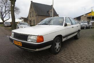 Coche siniestrado Audi 100 5 CILINDER BENZINE AIRCO 1984/2