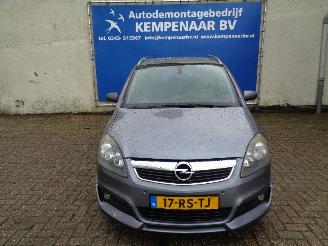 uszkodzony samochody osobowe Opel Zafira Zafira (M75) MPV 1.9 CDTI (Z19DT(Euro 4)) [88kW]  (07-2005/...) 2005
