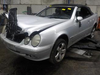 Coche siniestrado Mercedes CLK CLK (R208) Cabrio 2.0 200K Evo 16V (M111.956) [120kW]  (06-2000/03-200=
2) 2001/11
