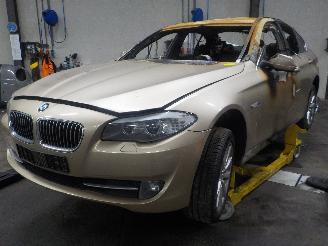 krockskadad bil auto BMW 5-serie 5 serie (F10) Sedan 528i xDrive 16V (N20-B20A) [180kW]  (09-2011/10-20=
16) 2013/5