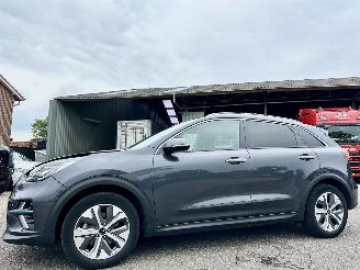 dommages fourgonnettes/vécules utilitaires Kia e-Niro Electric 64kWh aut + f1 204pk Exe.Line - nap - nav - camera - leer - stoelverw v+a + stuurverw + stoelkoeling - line + front + Side assist 2020/12