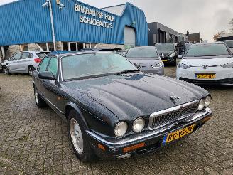 Salvage car Jaguar XJ EXECUTIVE 3.2 orgineel in nederland gelevert met N.A.P 1997/3