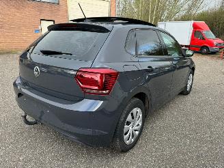 Schadeauto Volkswagen Polo 1.0 TSI 95PK Pano NAVi apple carplay Parkeer sensoren voor & Achter 2019/1