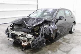 Damaged car BMW 1-serie 118 2019/11