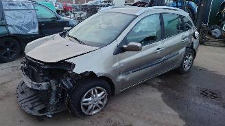 Voiture accidenté Renault Clio 3 2008 1.6 16v K4M DP0074 Beige TEHNK onderdelen 2008/4