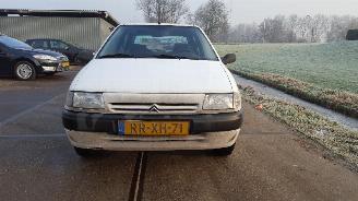 Coche siniestrado Citroën Saxo  1997/5