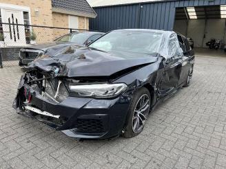 damaged caravans BMW 5-serie d M Sport Touring 210KW Facelift Mild Hybrit 2021/3
